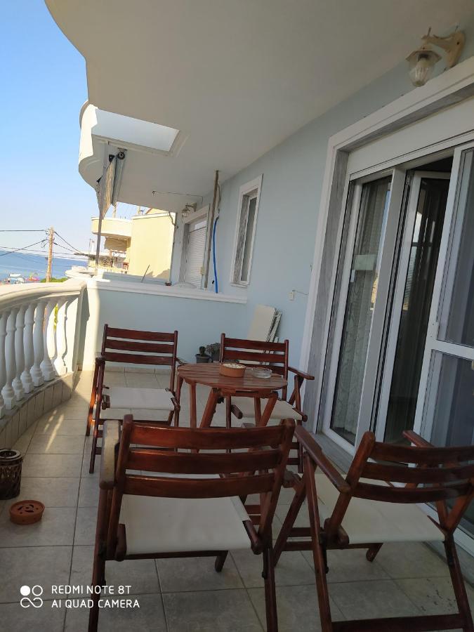 Sea And Sky Apartment Néa Péramos Екстериор снимка