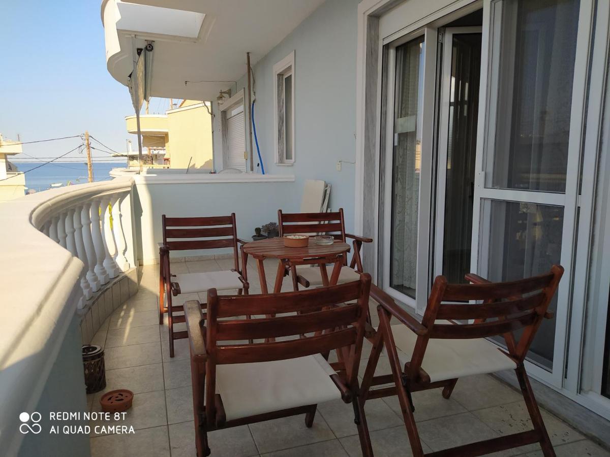 Sea And Sky Apartment Néa Péramos Екстериор снимка