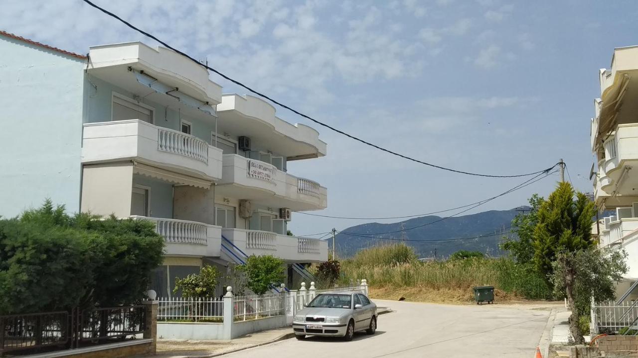 Sea And Sky Apartment Néa Péramos Екстериор снимка