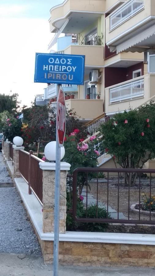 Sea And Sky Apartment Néa Péramos Екстериор снимка