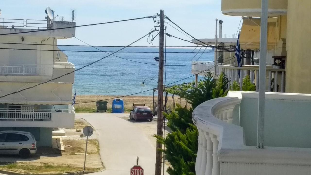 Sea And Sky Apartment Néa Péramos Екстериор снимка