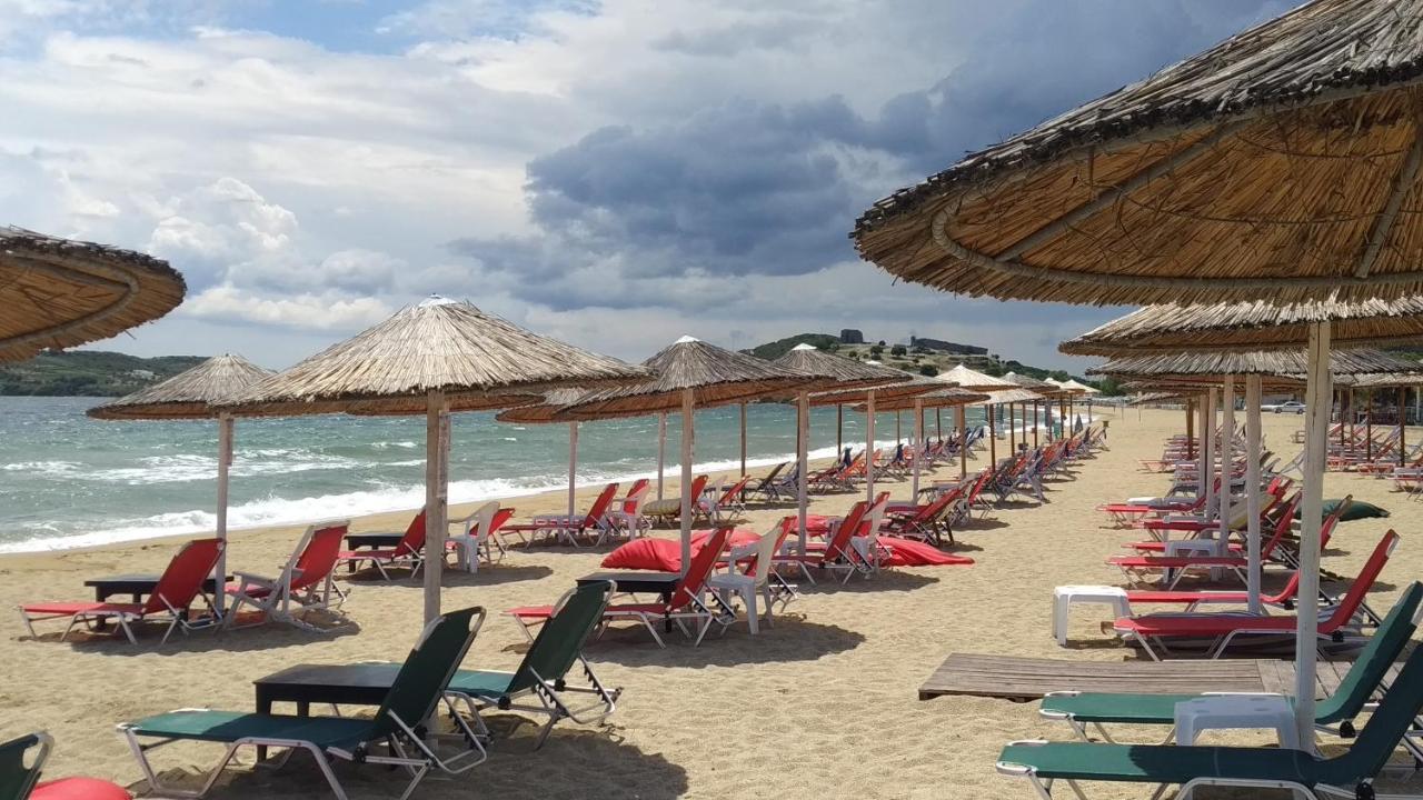 Sea And Sky Apartment Néa Péramos Екстериор снимка
