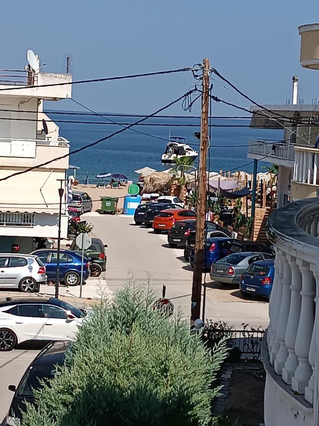 Sea And Sky Apartment Néa Péramos Екстериор снимка