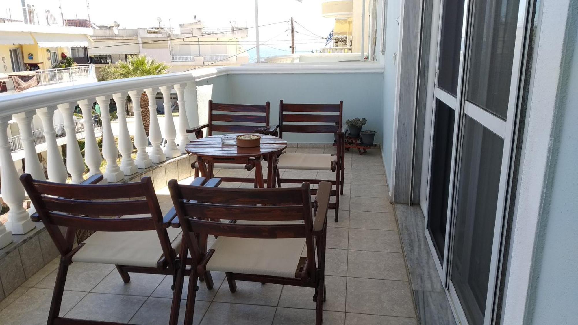Sea And Sky Apartment Néa Péramos Екстериор снимка