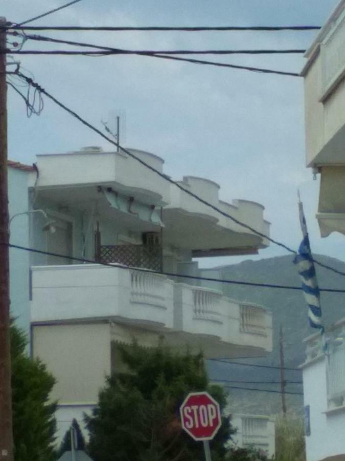 Sea And Sky Apartment Néa Péramos Екстериор снимка